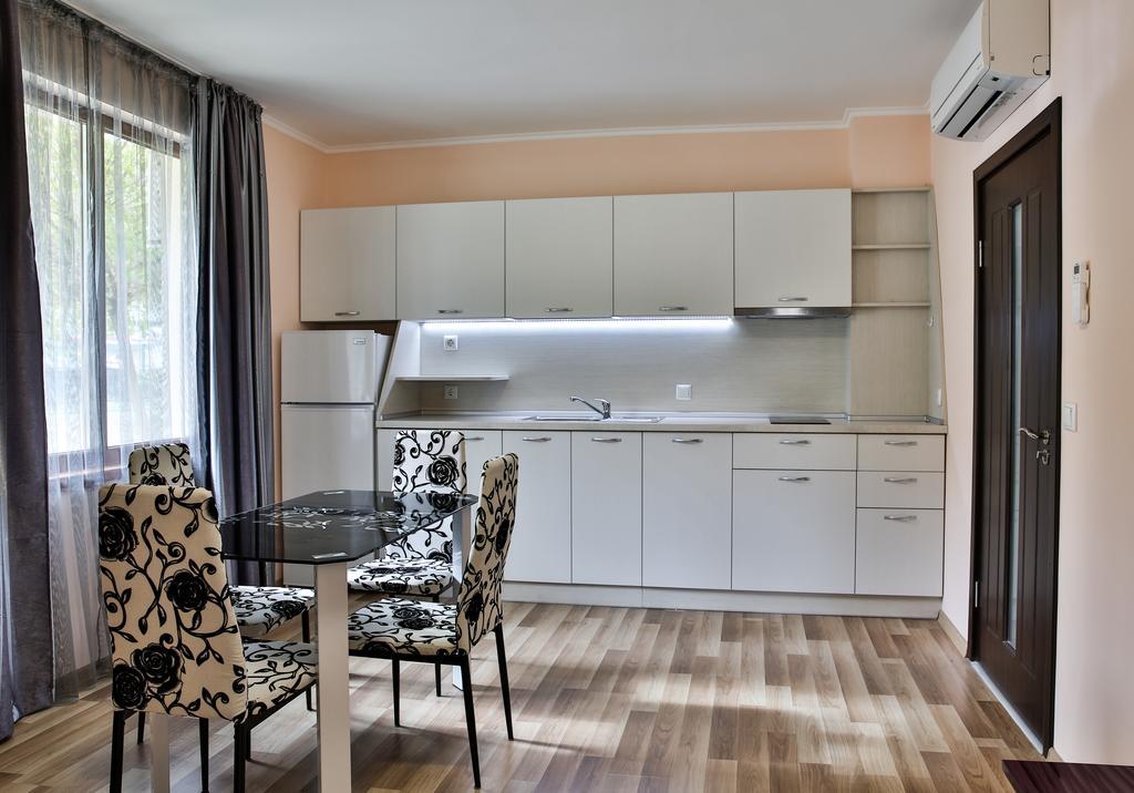 Al Rial Beach Apartments Shkorpilovtsi Ngoại thất bức ảnh