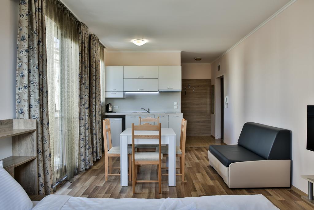 Al Rial Beach Apartments Shkorpilovtsi Ngoại thất bức ảnh